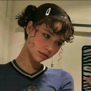 Meet your Posher, Leona